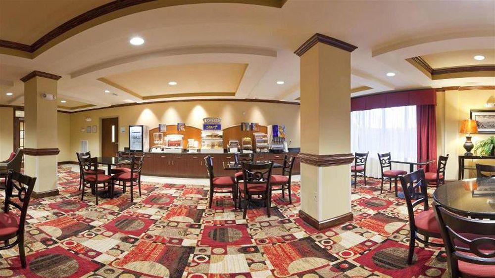Holiday Inn Express Hotel & Suites Talladega By Ihg Exterior foto