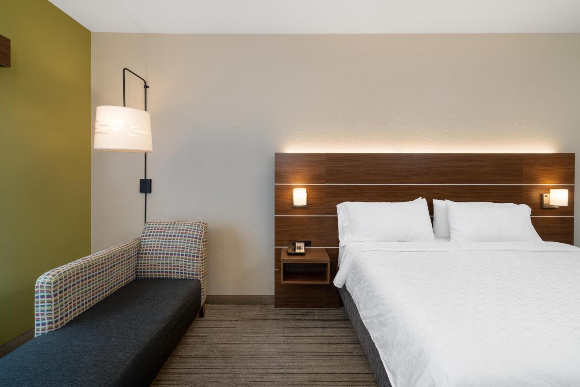 Holiday Inn Express Hotel & Suites Talladega By Ihg Exterior foto